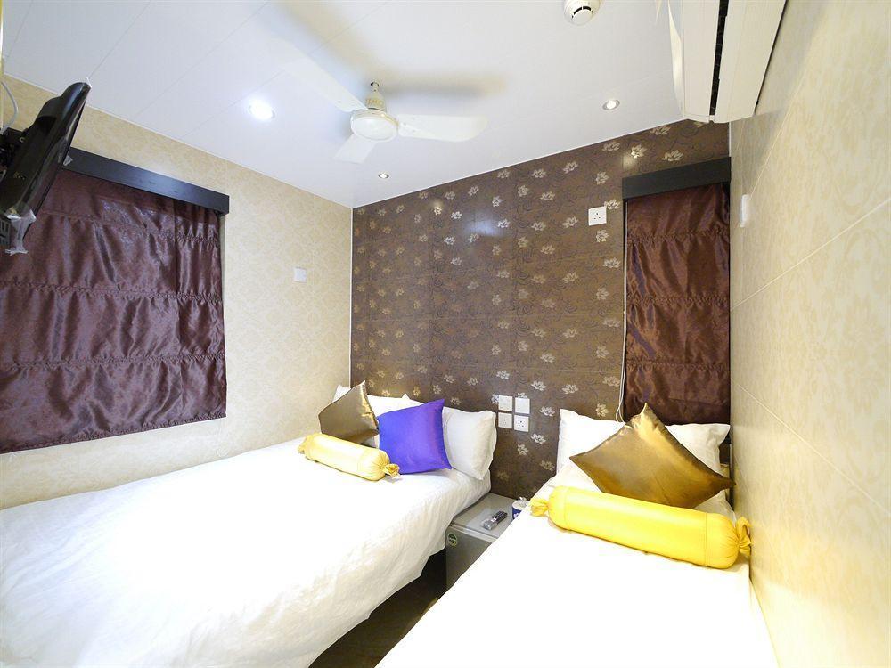 New Fortunate Guest House A1 Гонконг Экстерьер фото